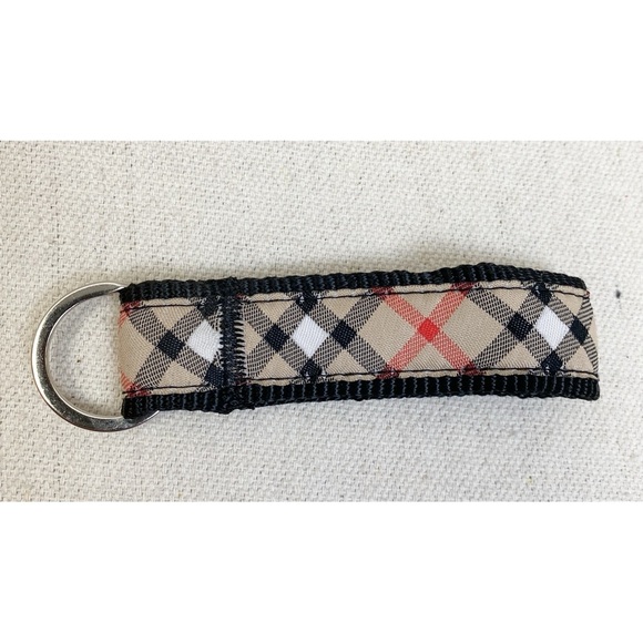 The Worthy Dog Designer inspired Plaid Keychain - Picture 2 of 4